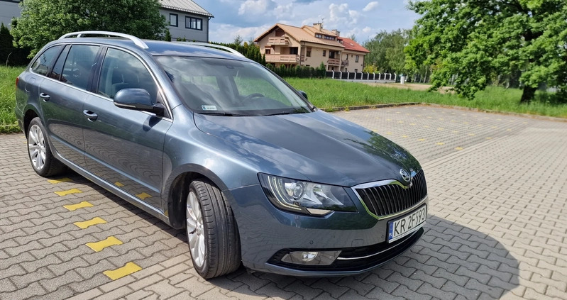 Skoda Superb cena 41999 przebieg: 187000, rok produkcji 2015 z Kraków małe 92